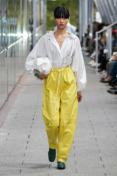 Look 28
